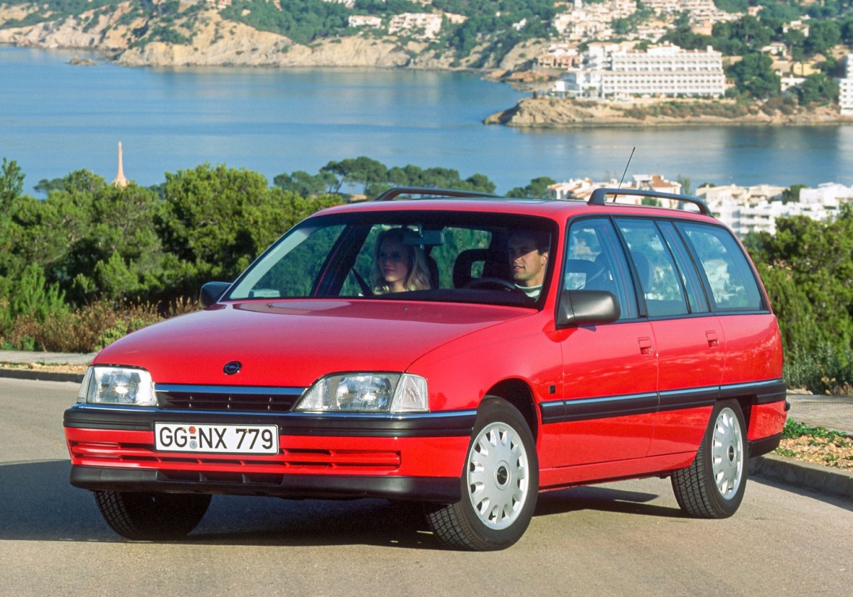 1993 Opel Omega A Caravan Kombi (1)