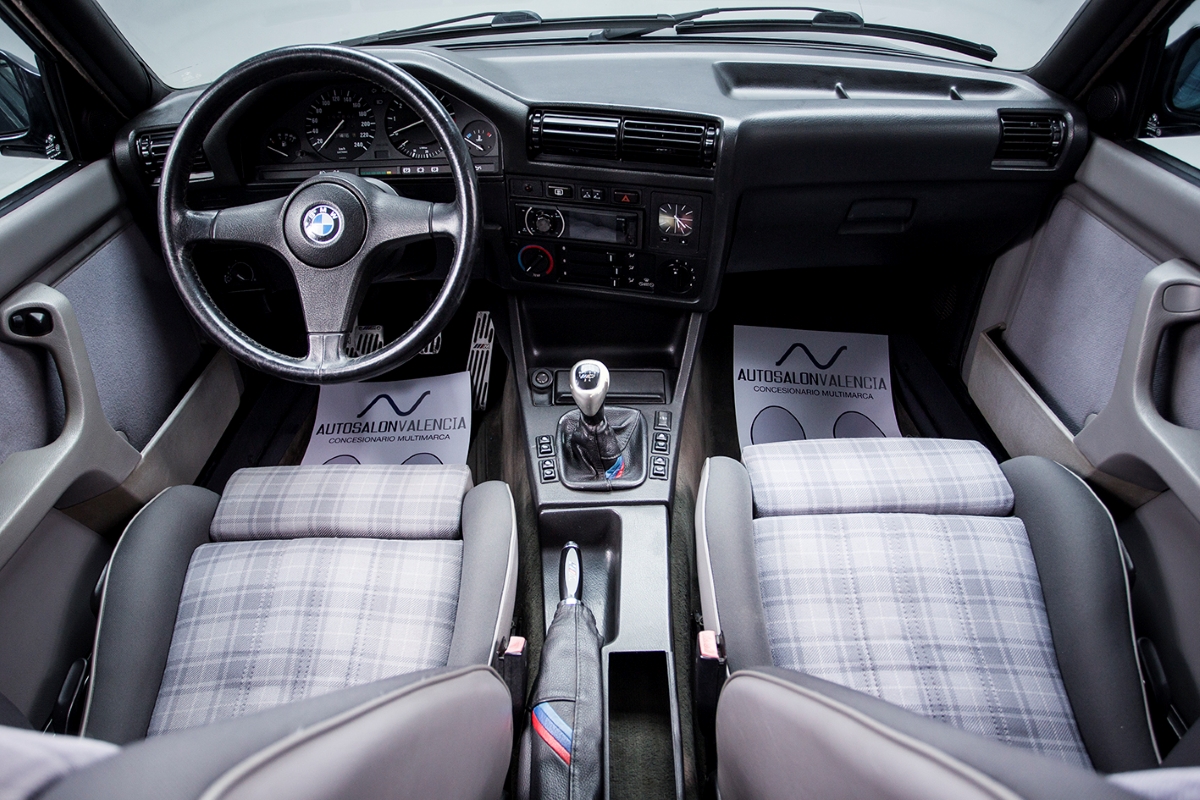 1991 BMW E30 320i cabrio interior